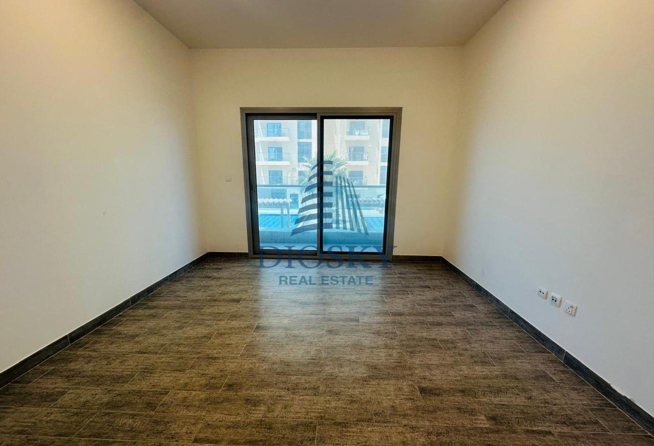 Spacious Unit | Pool View | Vacant & Ready photo 5