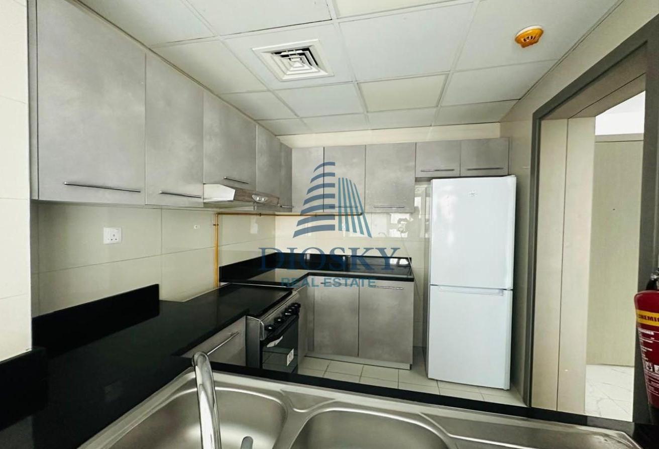 Spacious Unit | Pool View | Vacant & Ready photo 16