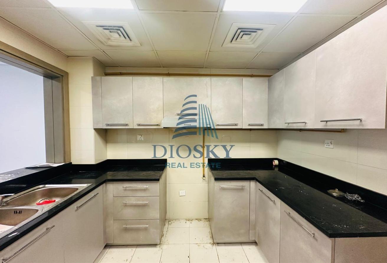 Spacious Unit | Pool View | Vacant & Ready photo 7