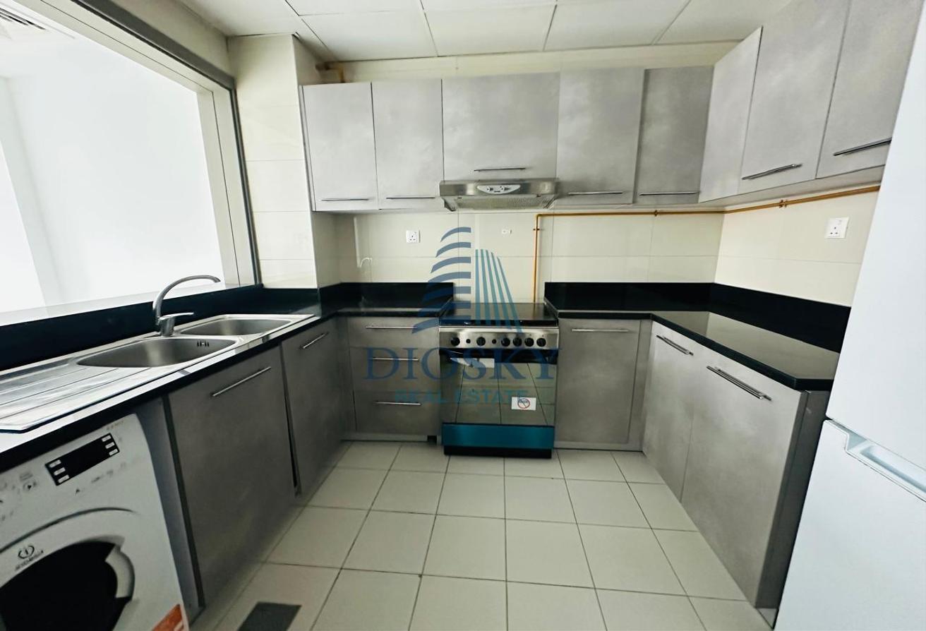 Spacious Unit | Pool View | Vacant & Ready photo 6