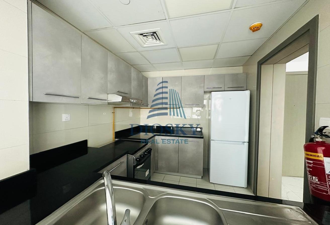 Spacious Unit | Pool View | Vacant & Ready photo 8