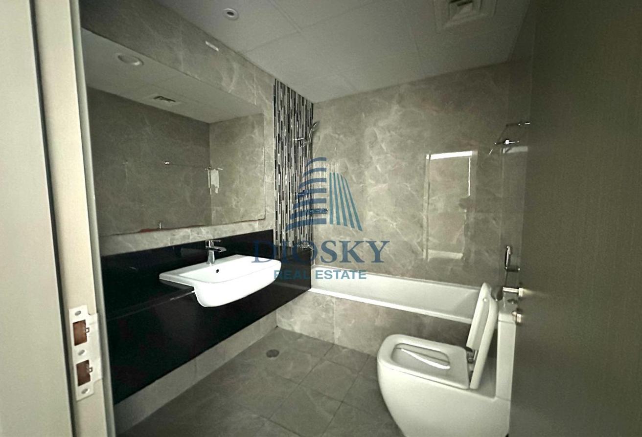 Spacious Unit | Pool View | Vacant & Ready photo 12
