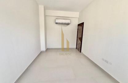 Villa - 4 Bedrooms - 4 Bathrooms for rent in Jumeirah 1 Villas - Jumeirah 1 - Jumeirah - Dubai