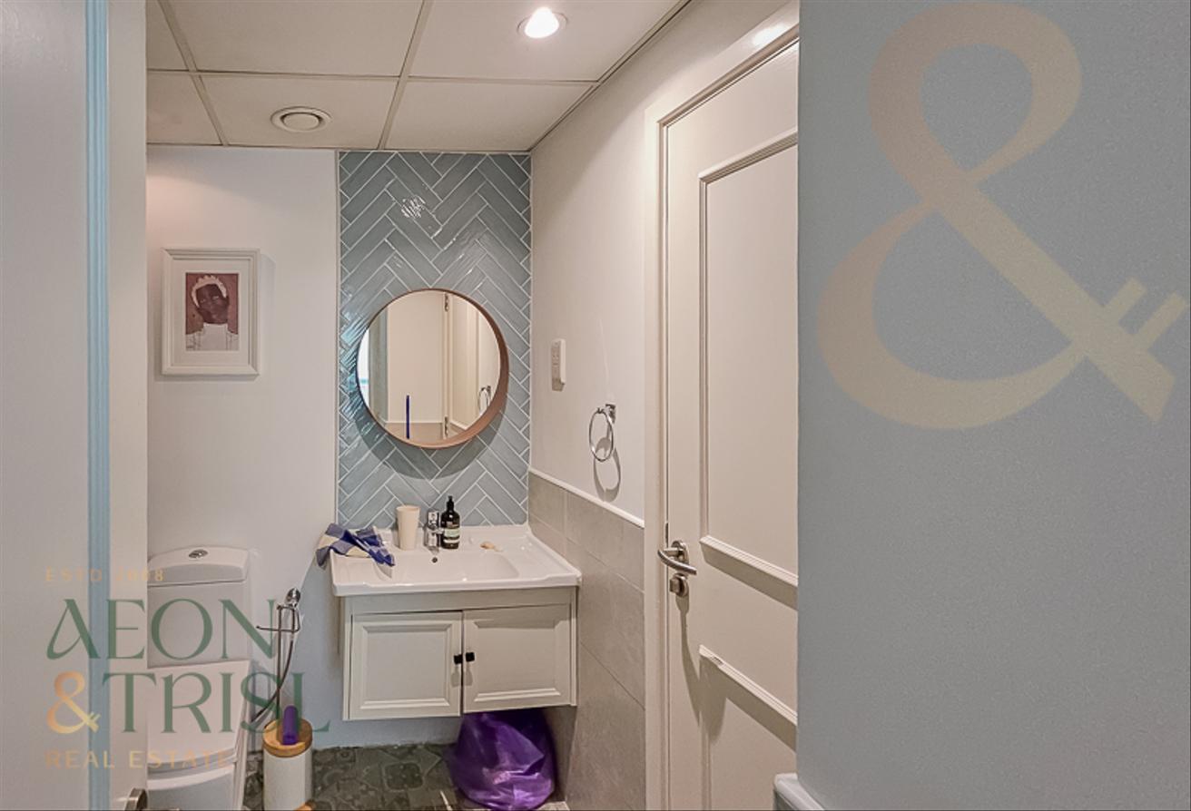 Fully Upgraded| Fully Furnished| Ready To Move photo 5