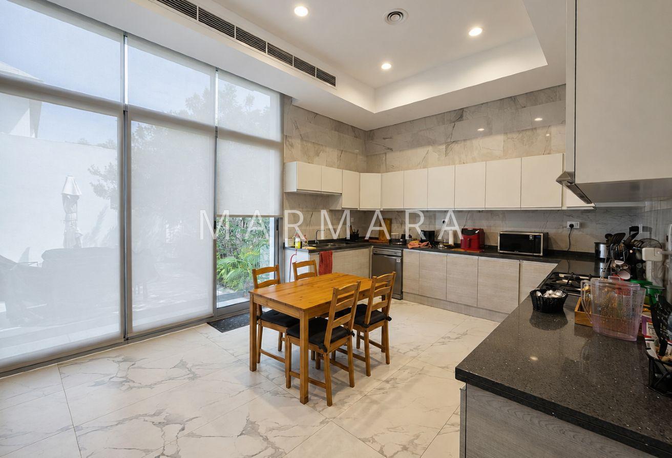 Modern 5-Bed Semi-Detached Villa | Pool, Garden photo 15
