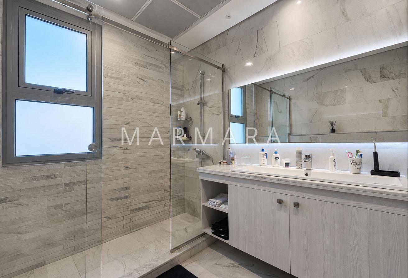 Modern 5-Bed Semi-Detached Villa | Pool, Garden photo 18