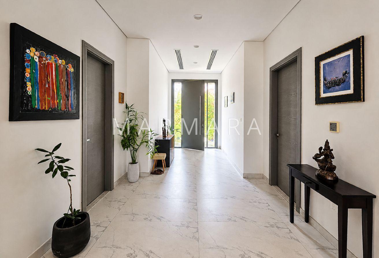 Modern 5-Bed Semi-Detached Villa | Pool, Garden photo 6