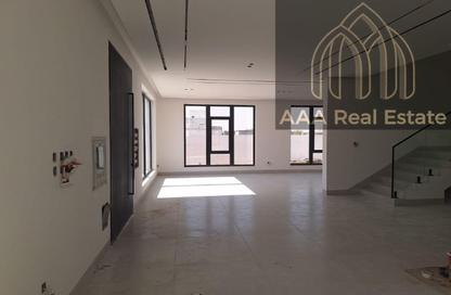 Villa - 4 Bedrooms - 6 Bathrooms for rent in Al Aweer 1 - Al Aweer - Dubai
