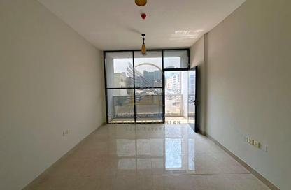 Apartment - 1 - 2 for rent in Al Khan Corniche - Al Khan - Sharjah