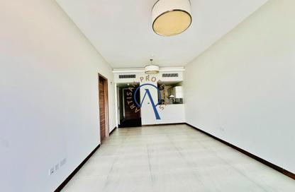 Apartment - Studio - 1 for rent in SOL Bay - Business Bay - Dubai Apartment - Studio - 1 for rent in SOL Bay - Business Bay - Dubai