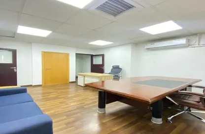 مركز أعمال - استوديو - 2 حمامات للايجار في بناية الكاظم - منطقة حديقة الكرامة - الكرامة - دبي