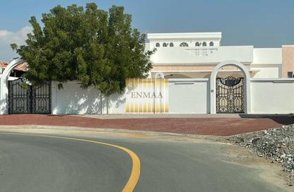 Villa - 4 Bedrooms - 3 Bathrooms for rent in Seih Al Burairat - Ras Al Khaimah