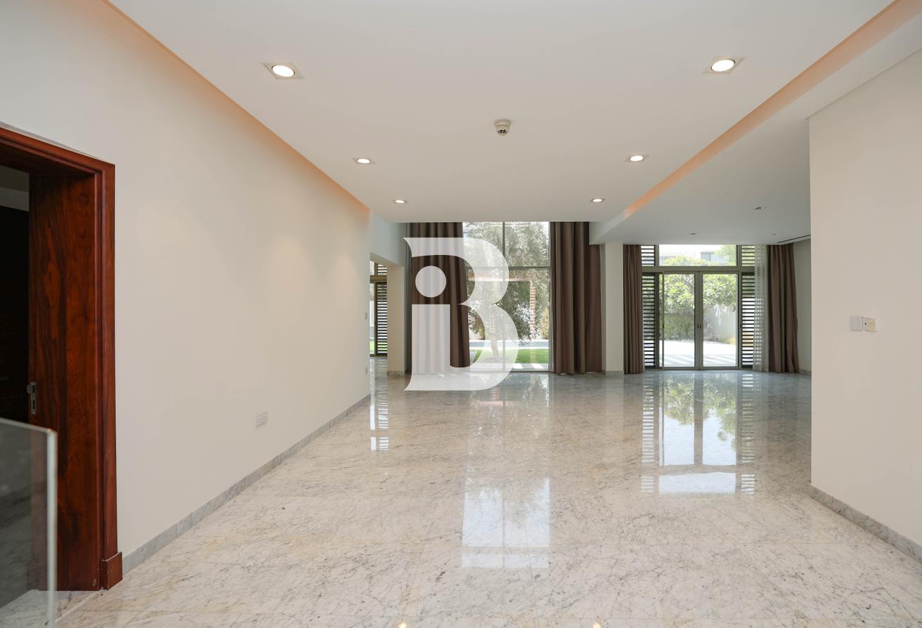 Central Location| Vastu| OPEN FOR OFFERS photo 5