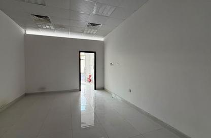 Shop - Studio - 1 for rent in Al Karama - Bur Dubai - Dubai