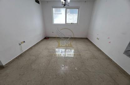 Apartment - 1 - 2 for rent in Al Qulayaa Building - Al Qulaya'ah - Al Sharq - Sharjah Apartment - 1 - 2 for rent in Al Qulayaa Building - Al Qulaya'ah - Al Sharq - Sharjah