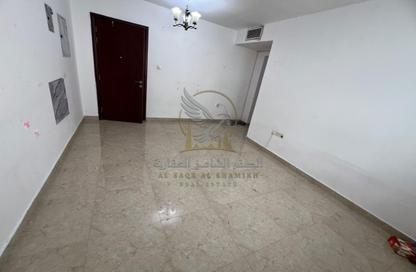Apartment - 1 - 2 for rent in Al Qulayaa Building - Al Qulaya'ah - Al Sharq - Sharjah Apartment - 1 - 2 for rent in Al Qulayaa Building - Al Qulaya'ah - Al Sharq - Sharjah