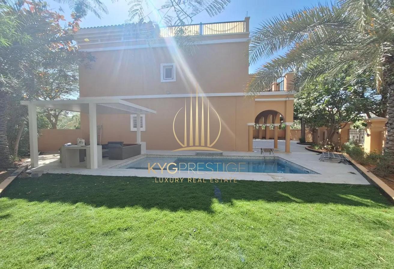 Single Row | Near Entrance | Private Pool photo 5
