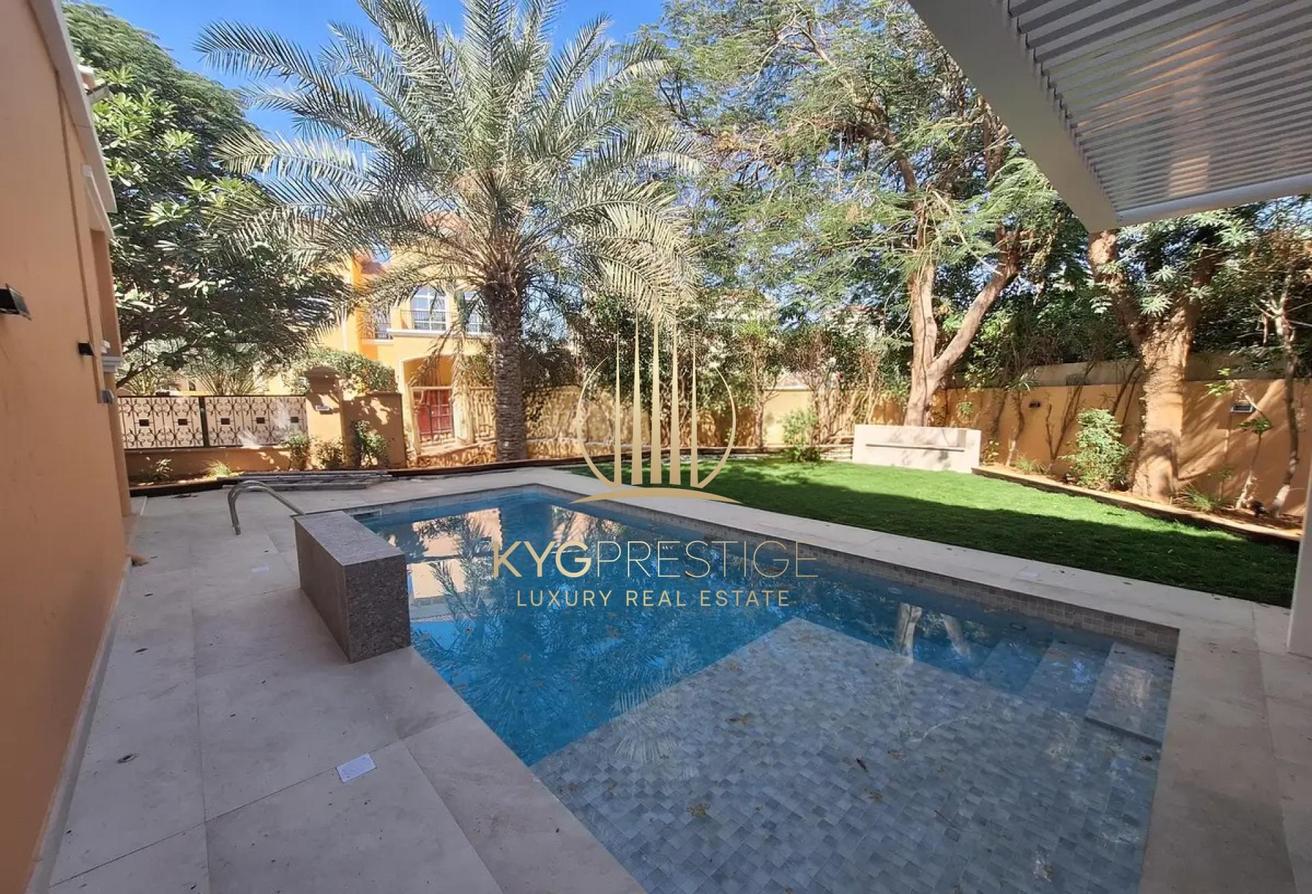 Single Row | Near Entrance | Private Pool photo 6