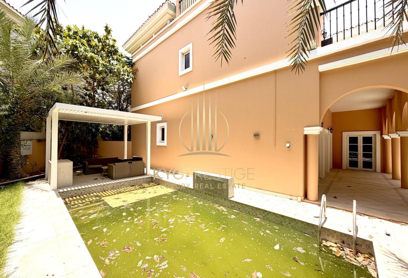 Single Row | Near Entrance | Private Pool photo 7