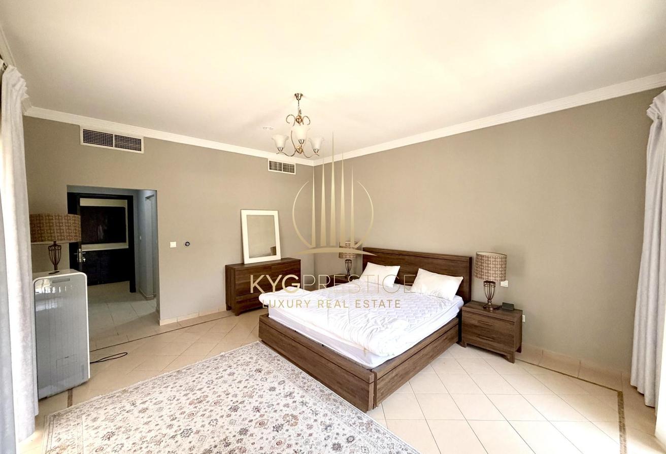 Single Row | Near Entrance | Private Pool photo 20