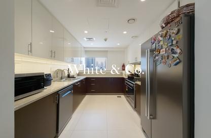 Apartment - 2 - 3 for sale in Boulevard Crescent Tower 2 - BLVD Crescent - Downtown Dubai - Dubai