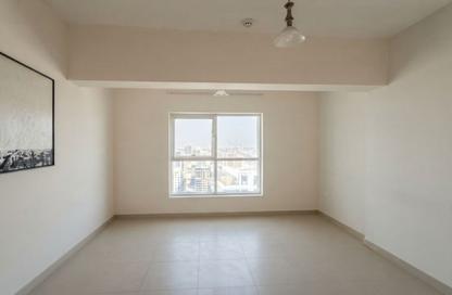 Apartment - 2 - 3 for rent in Al Heera Tower - Al Majaz 1 - Al Majaz - Sharjah