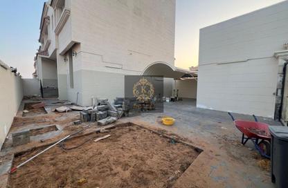 Villa - 4 - 5 for rent in Mohamed Bin Zayed City - Abu Dhabi