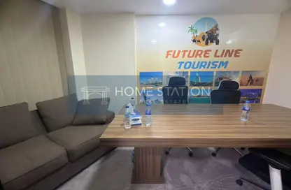 مكتب - غرفة نوم - 1 حمام للايجار في السوق الكبير - بر دبي - دبي