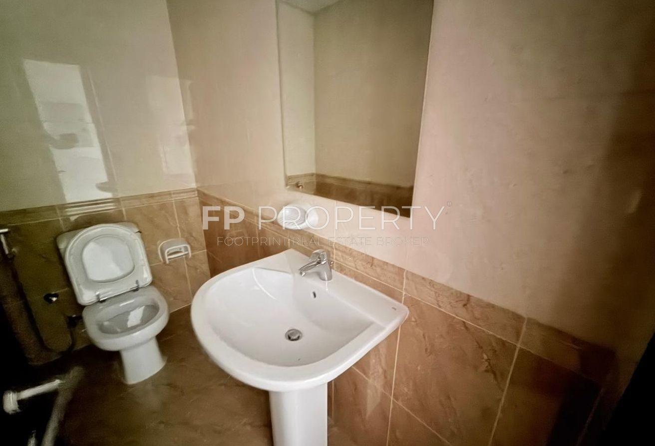 Chiller Free | Golf View | Fully Furnished & Upgra photo 14