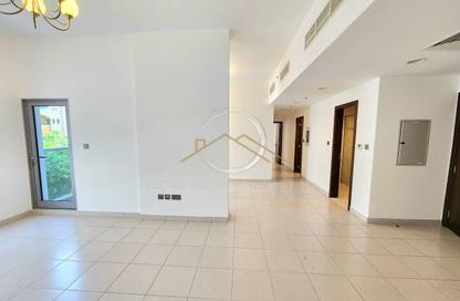 Apartment - 2 Bedrooms - 2 Bathrooms for rent in Bayt Al Muraqqabat 03 - Al Muraqqabat - Deira - Dubai