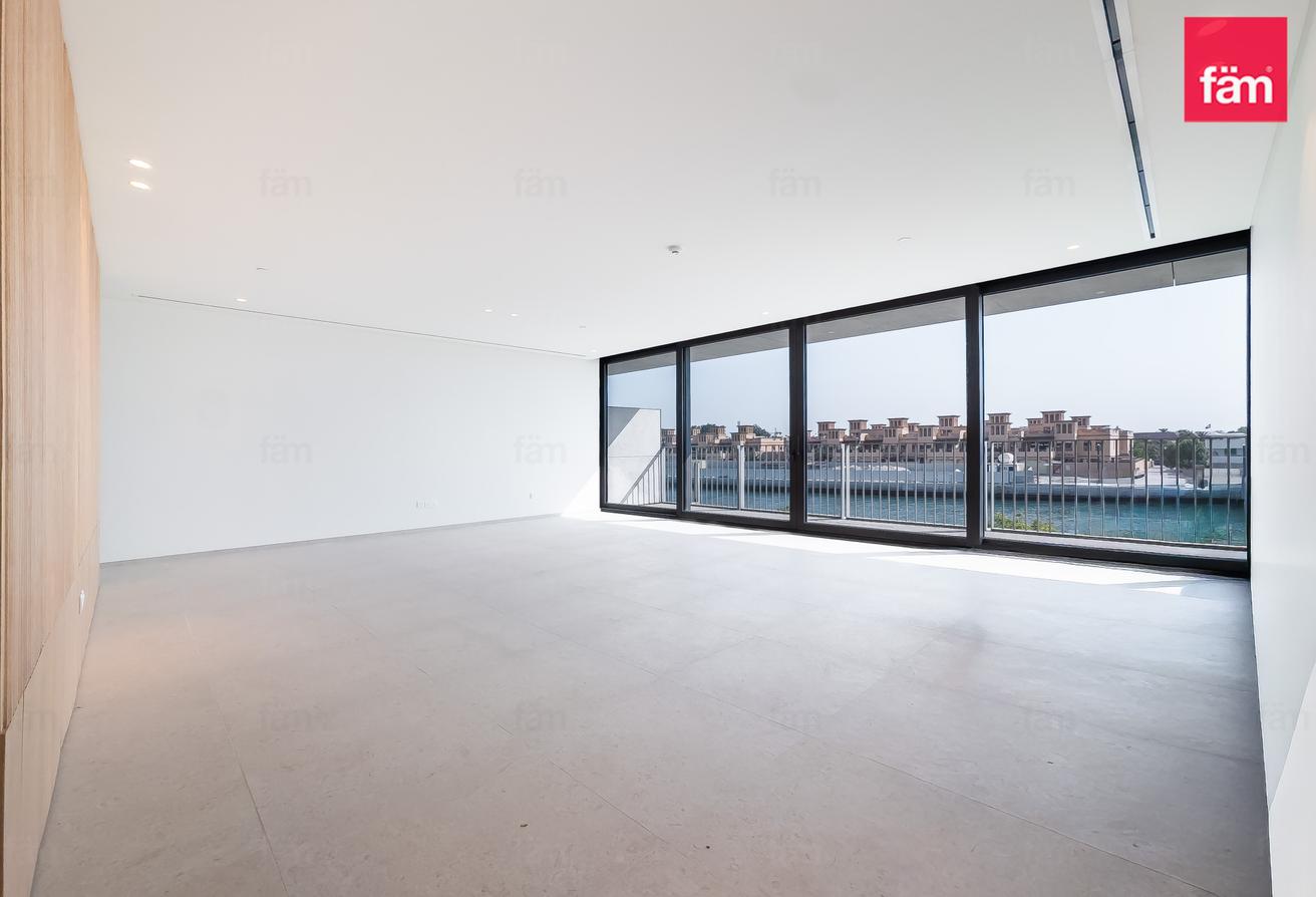 Canal View | Prime Location | Huge Terrace photo 2
