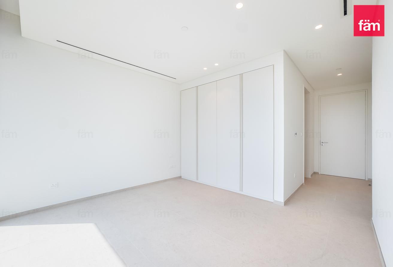 Canal View | Prime Location | Huge Terrace photo 11