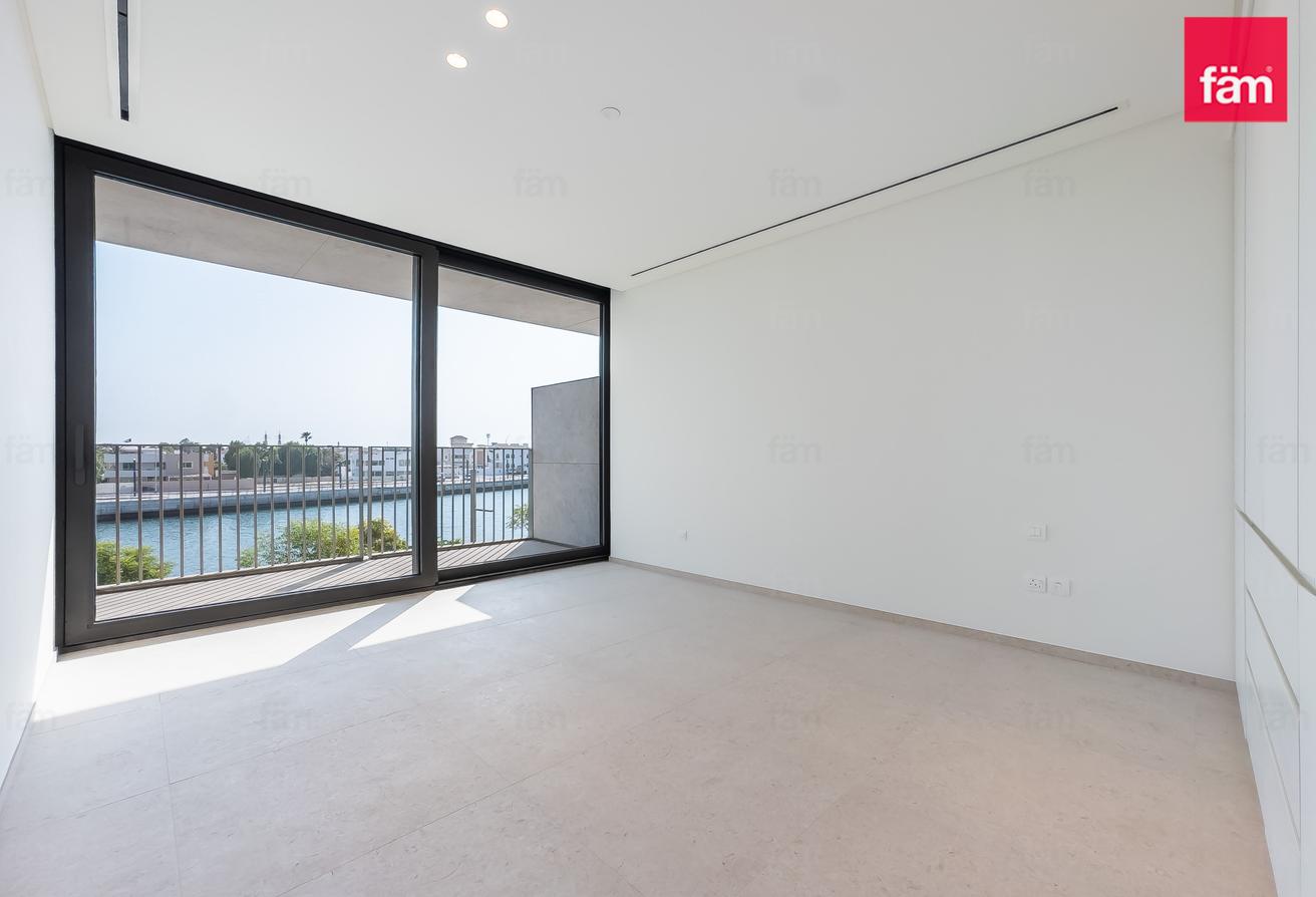Canal View | Prime Location | Huge Terrace photo 9