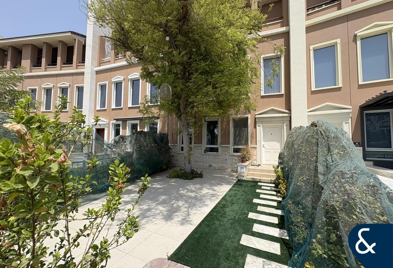 Fully Upgraded | 4 Bed+Maid | Rare to Market photo 27