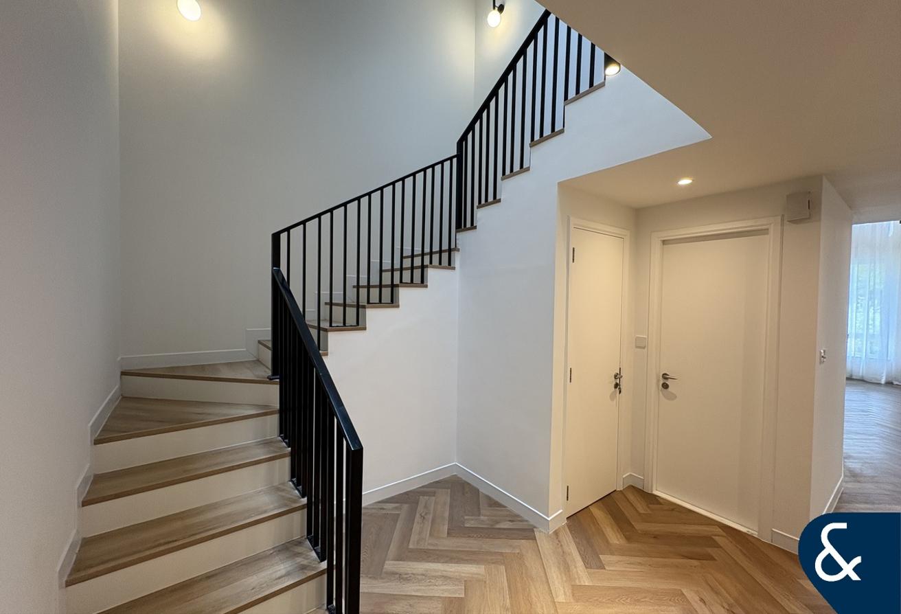 Fully Upgraded | 4 Bed+Maid | Rare to Market photo 7