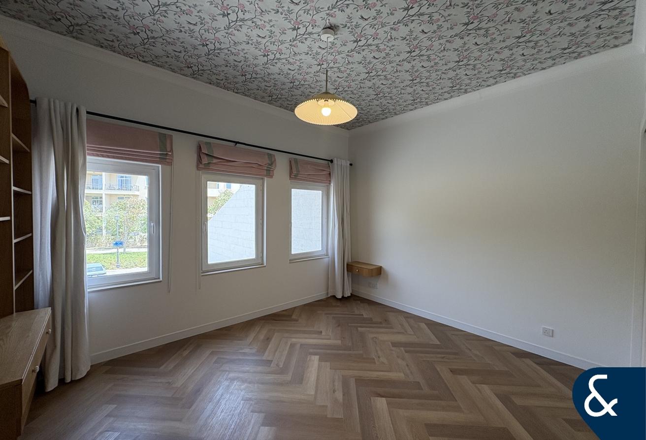Fully Upgraded | 4 Bed+Maid | Rare to Market photo 9