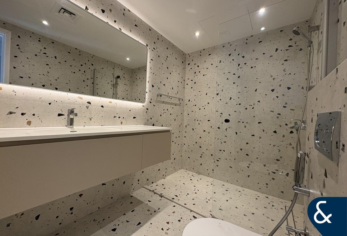 Fully Upgraded | 4 Bed+Maid | Rare to Market photo 24