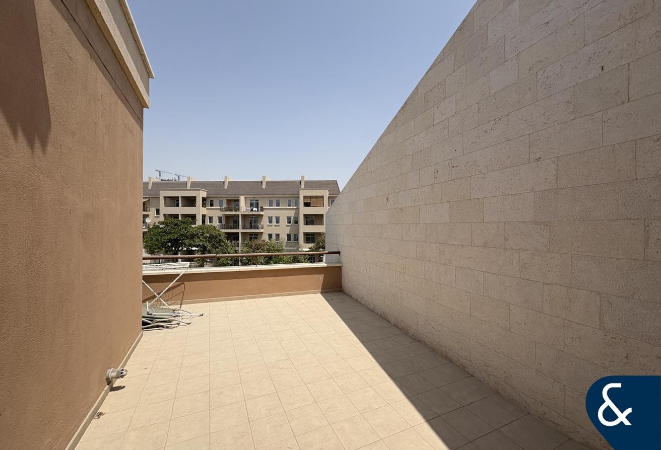Fully Upgraded | 4 Bed+Maid | Rare to Market photo 25