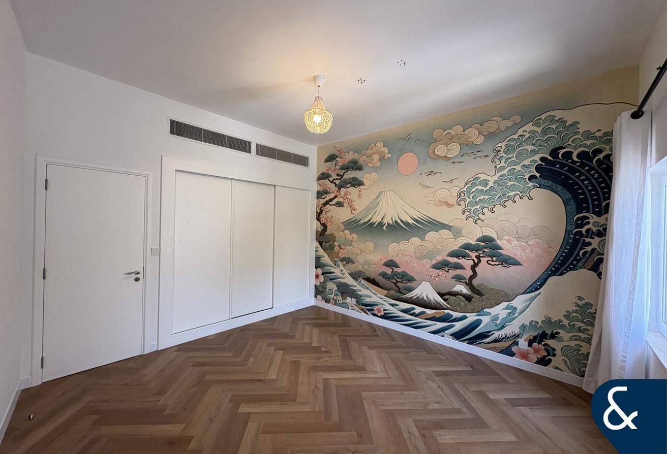 Fully Upgraded | 4 Bed+Maid | Rare to Market photo 13