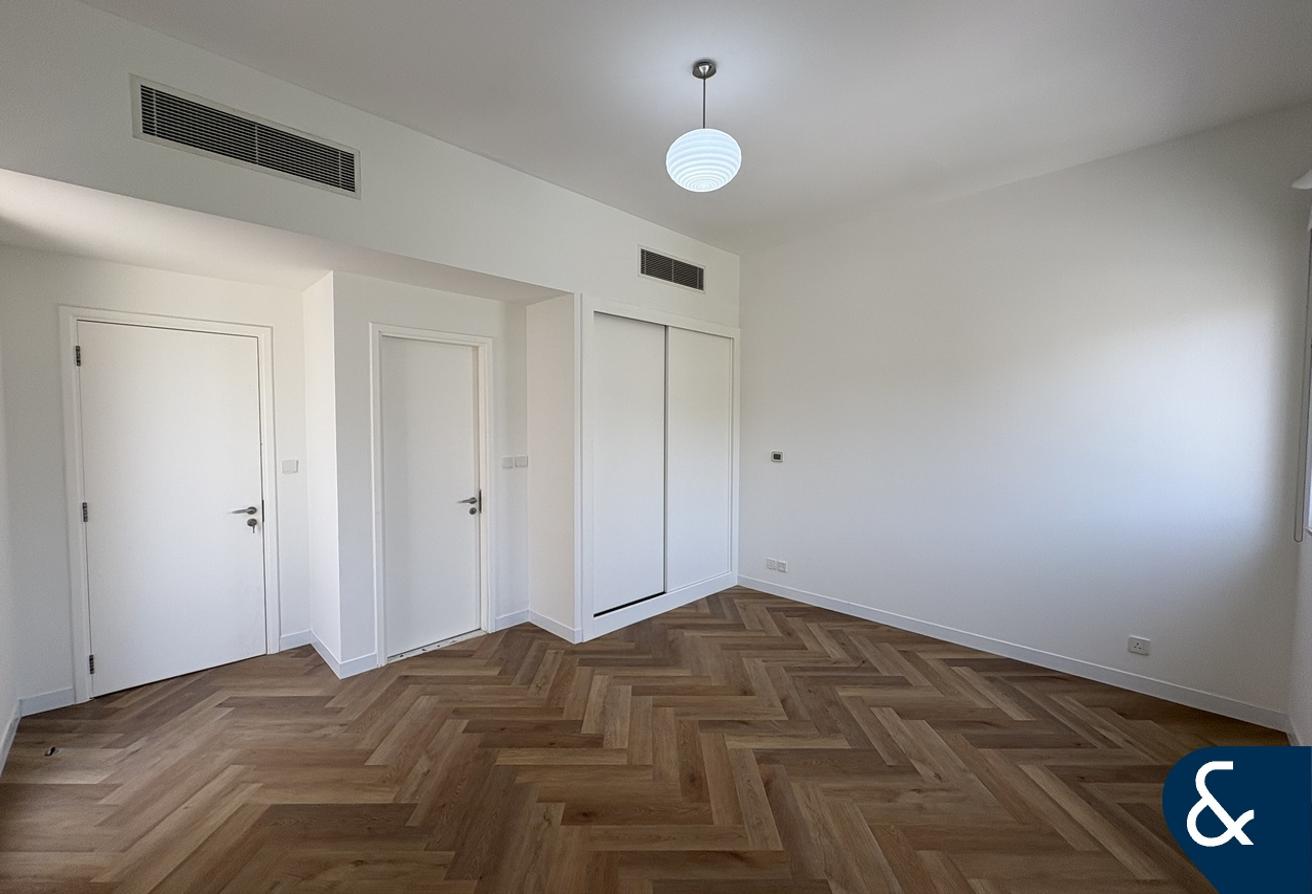 Fully Upgraded | 4 Bed+Maid | Rare to Market photo 23