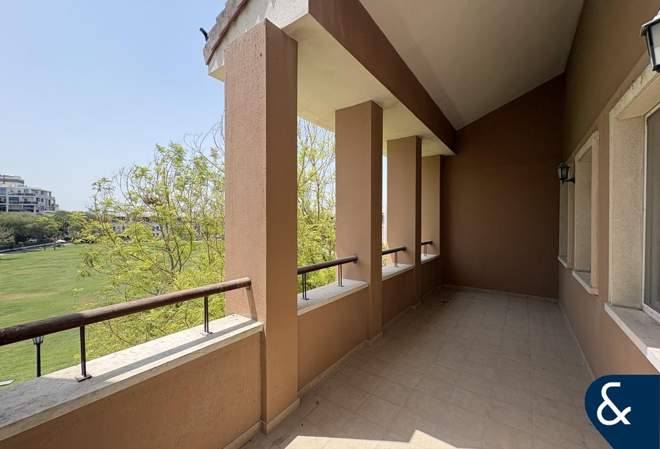 Fully Upgraded | 4 Bed+Maid | Rare to Market photo 20