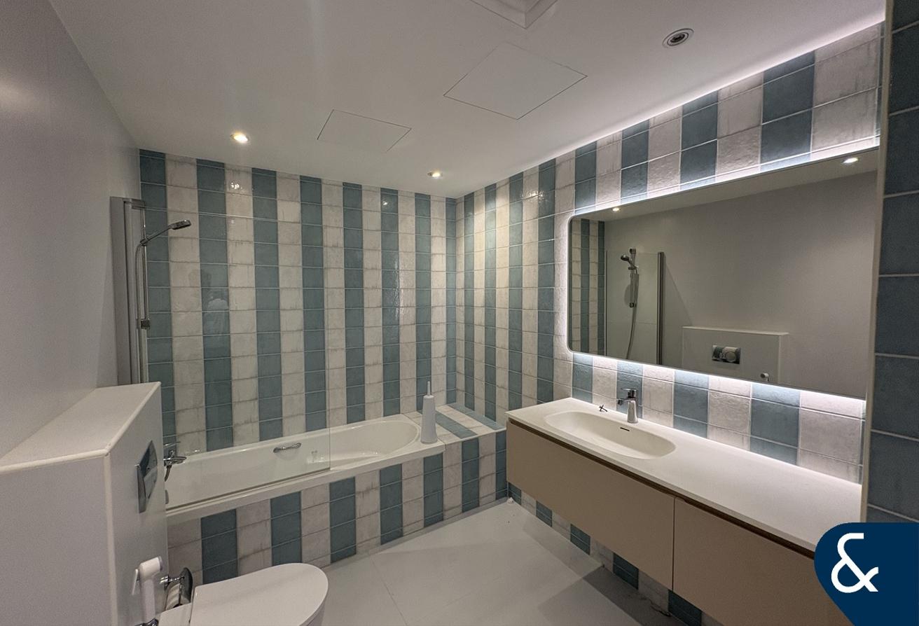 Fully Upgraded | 4 Bed+Maid | Rare to Market photo 14