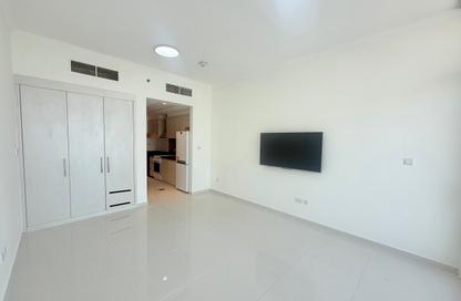 Apartment - Studio - 1 for rent in Carson C - Carson - Damac Hills - Dubai