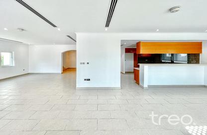 Villa - 3 Bedrooms - 4 Bathrooms for sale in Regional Large - Regional - Jumeirah Park - Dubai