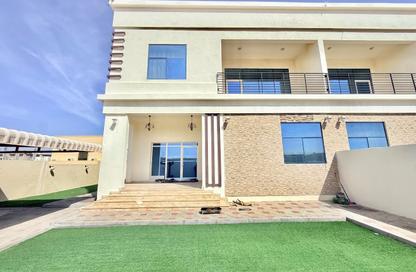 فيلا - 5 غرف نوم - 7 حمامات للايجار في الرقيبة - السيوح - الشارقة