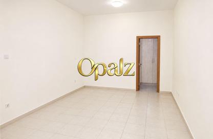 Apartment - Studio - 1 Bathroom for rent in Abdul Rahim Mohd Al Zarooni Building - Al Mankhool - Bur Dubai - Dubai