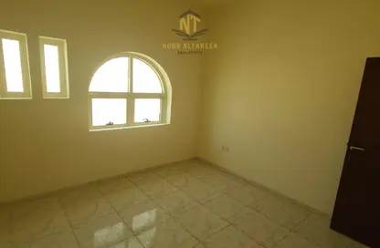 شقة - 2 غرف نوم - 2 حمامات للايجار في المجرة - الشرق - الشارقة