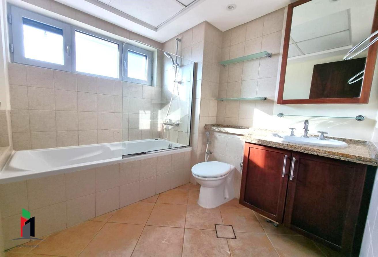 Chiller Free l Upgraded l Vacant l Spacious Layout photo 11