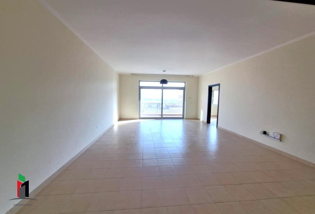 Chiller Free l Upgraded l Vacant l Spacious Layout photo 5