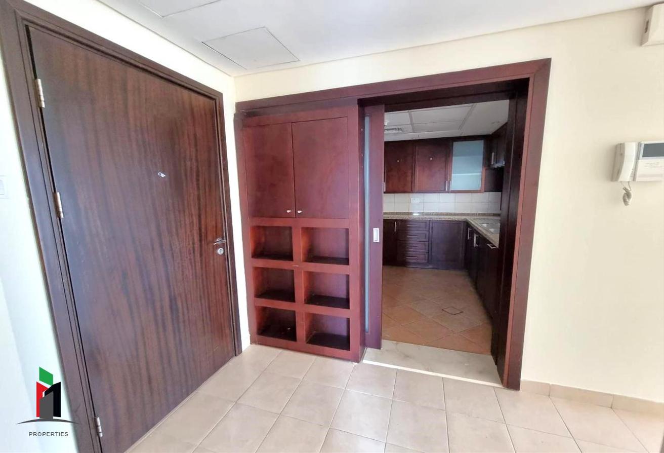 Chiller Free l Upgraded l Vacant l Spacious Layout photo 4